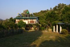 Pet-Friendly Colonial Villa in Bhimtal, Nainital India